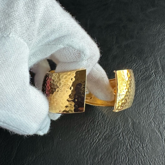 Gold Cuff Bracelet Gold Tone Textured Hammered Wavy Hinged Clamper - Picture 4 of 10